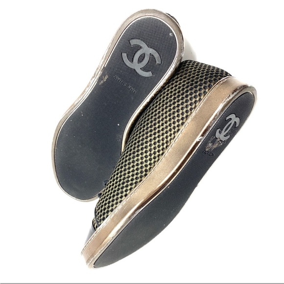 Beautiful black and gold lambskin leather Chanel sneakers size 38.5 - Picture 4 of 5
